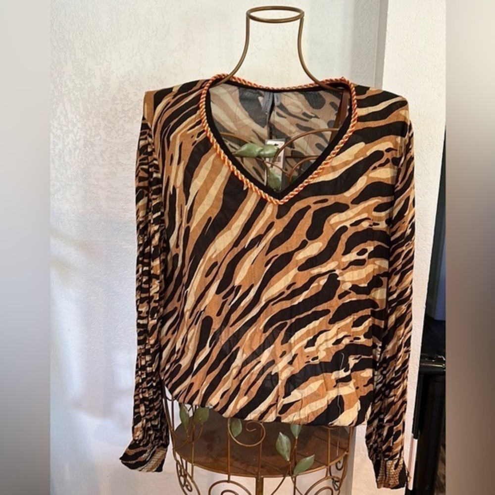 NWT Blank London Large‎ leopard print blouse